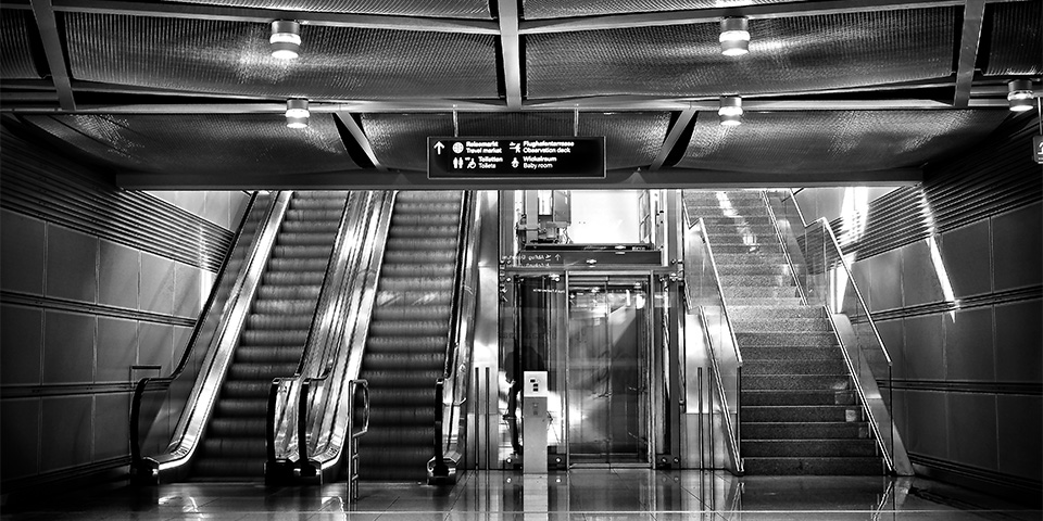 airport-architecture-black-and-white-358545-1-kopieren