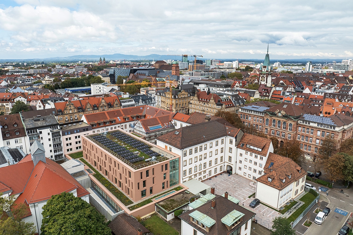 Architektonische Raffinesse mit Außenjalousien 1