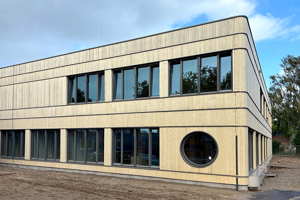 Lucht- en slagregendichte afwerking matcht met nieuw modulair bouwsysteem  1