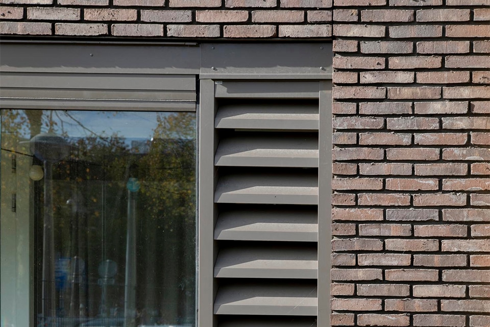 Hoe creëer je woningen die rust bieden zonder de esthetiek of de ventilatieprestaties op te offeren? 3