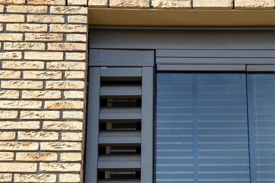 Hoe creëer je woningen die rust bieden zonder de esthetiek of de ventilatieprestaties op te offeren? 1