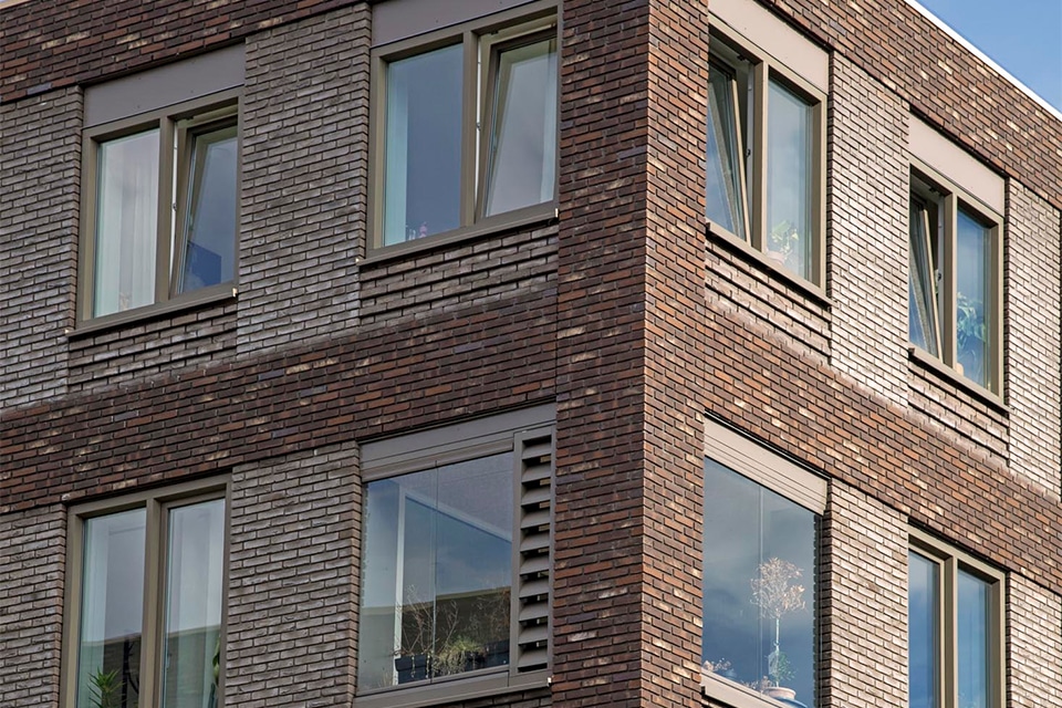 Hoe creëer je woningen die rust bieden zonder de esthetiek of de ventilatieprestaties op te offeren? 2