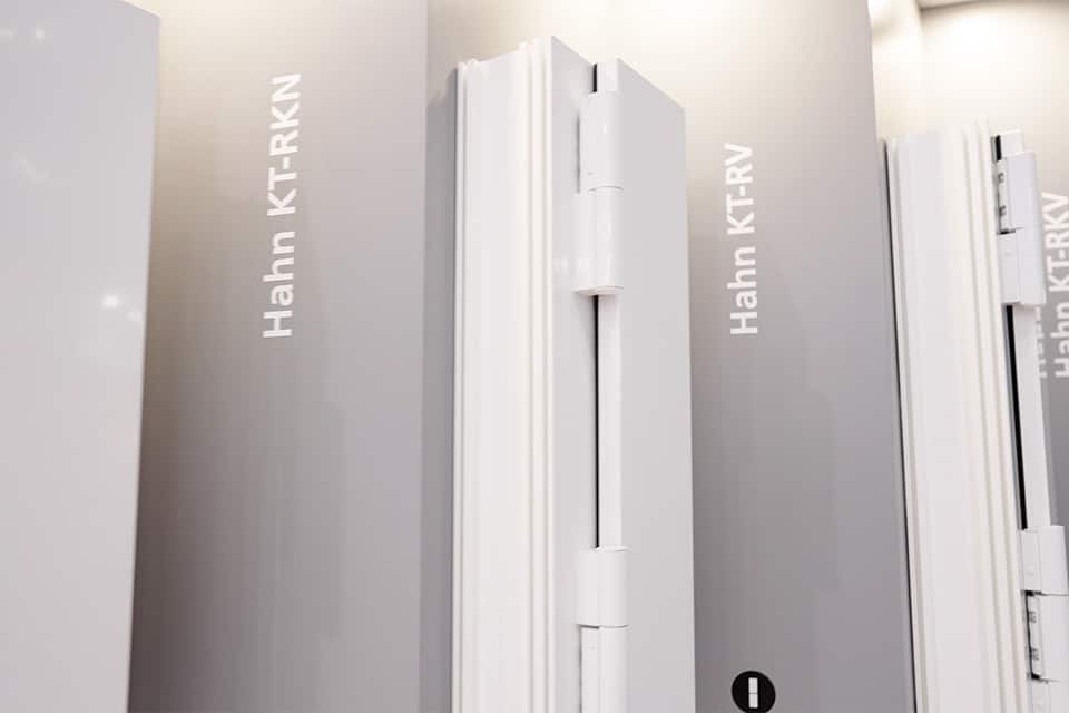 Nieuwe verborgen klemmband van Dr. Hahn op Polyclose 2