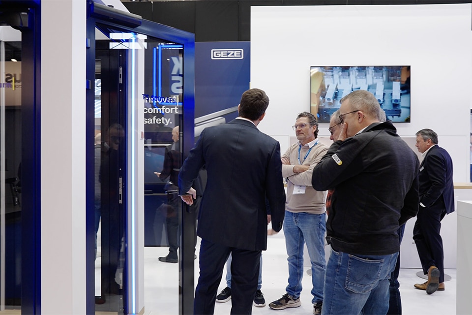 GEZE toont op Polyclose de balans tussen veiligheid en toegankelijkheid 1