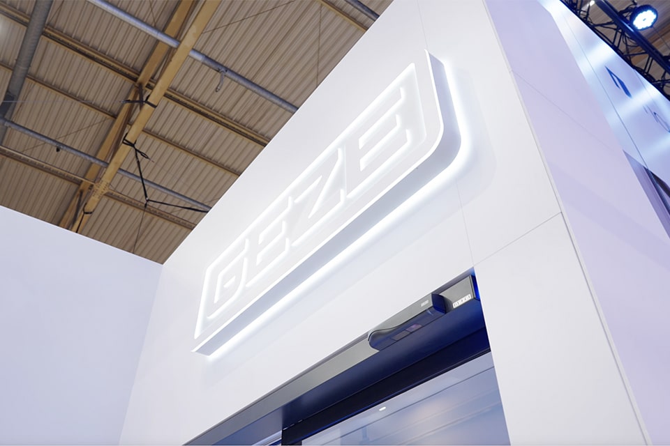 GEZE toont op Polyclose de balans tussen veiligheid en toegankelijkheid 8