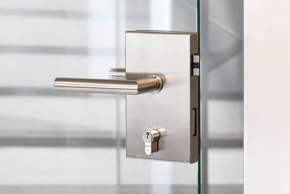 Your glass door lock in just a few clicks: individual, modern, customized 1