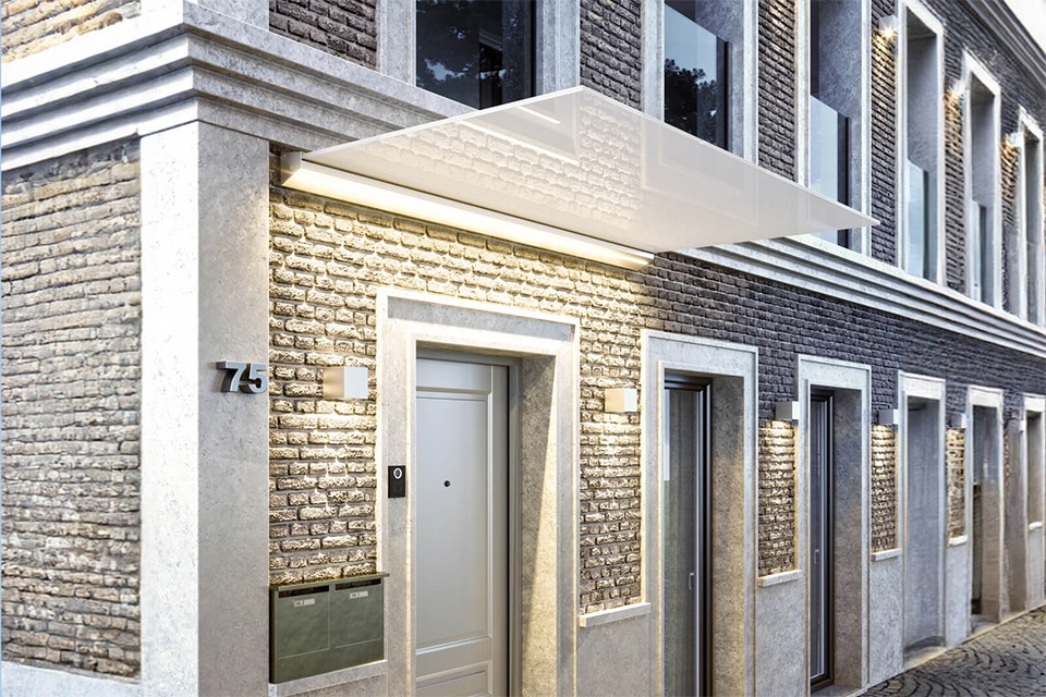 Self-supporting glass canopy without interfering tie rods: functionality and timeless design 3
