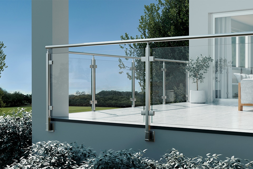 Nieuwe balusters, vloerglasklemmen en punthouders 1