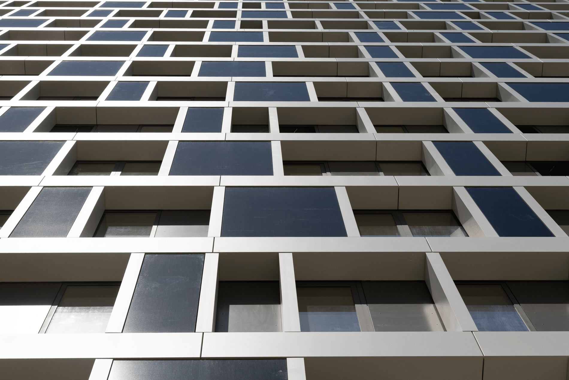 Op maat gemaakte aluminium profielen voor iconische woontoren in Prinsenland 4