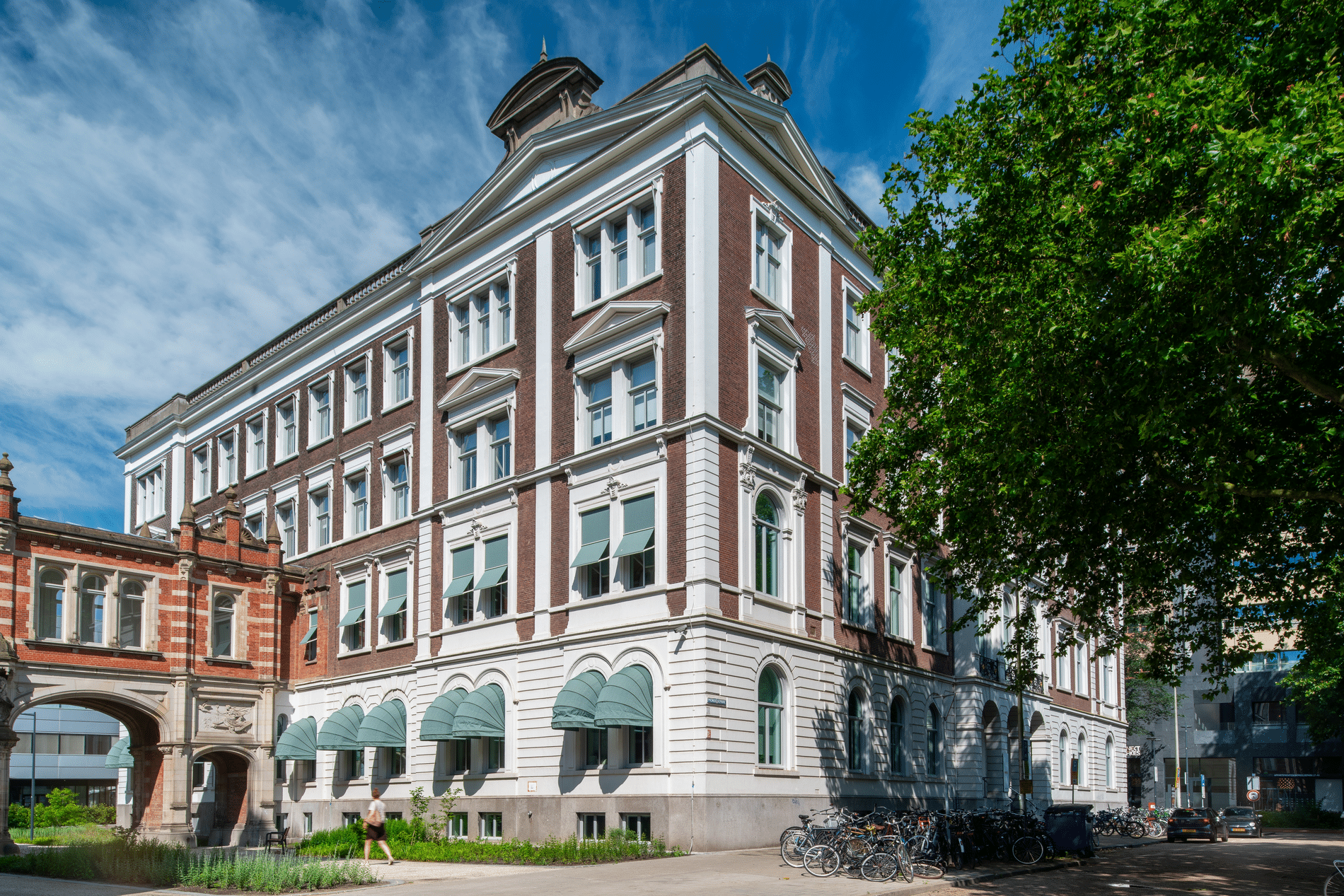 Historische uitstraling hersteld met maatwerk in FSC mahonie 1