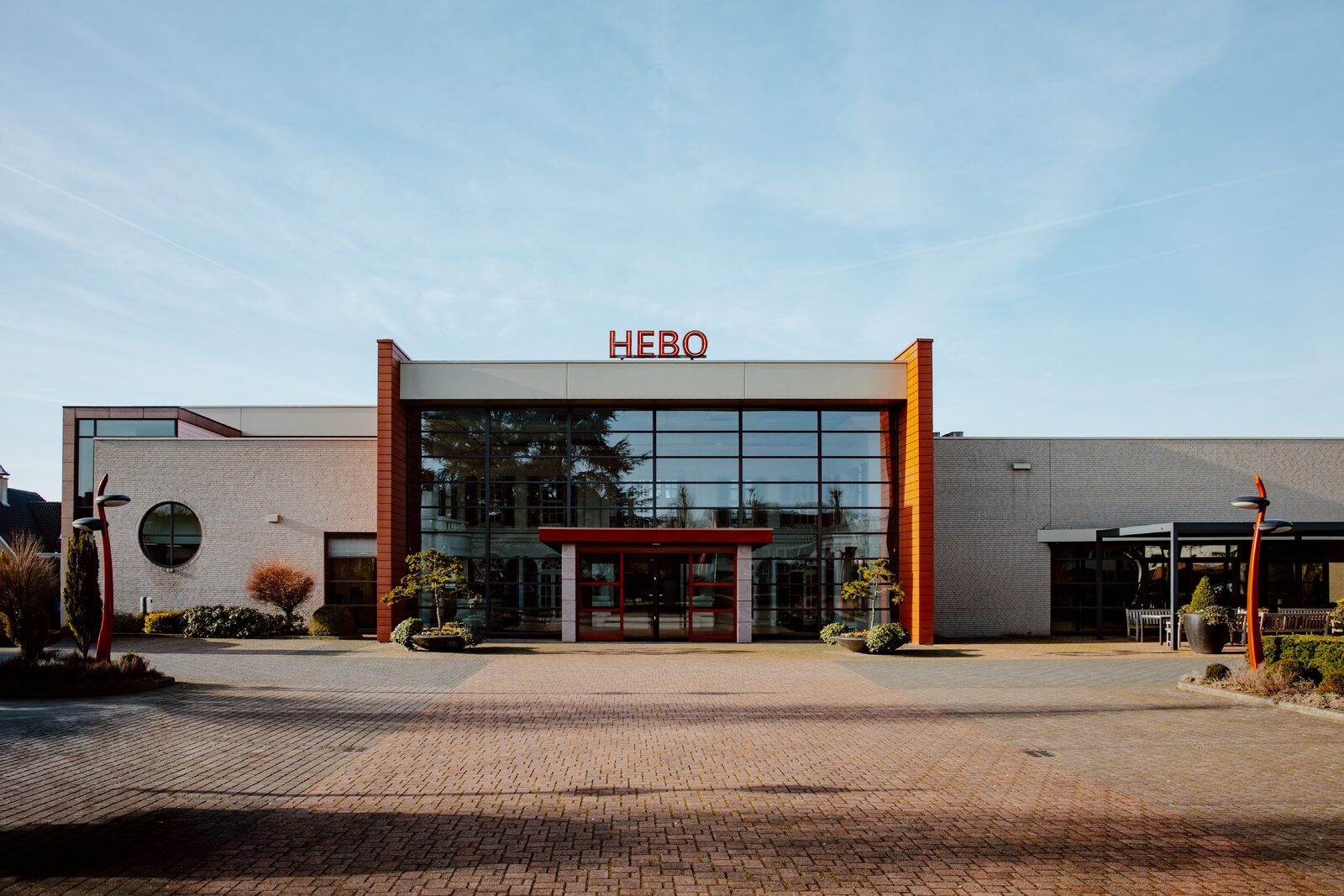 HEBO in Hengevelde, waar het familiebedrijf al meer dan 45 jaar werkt aan prefab kozijnoplossingen.